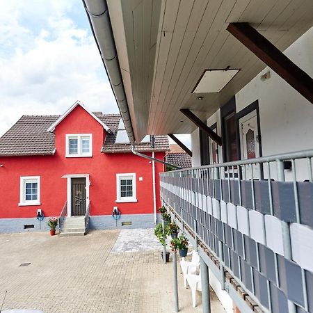 Gaestehaus Viktoriya Nur Wenige Minuten Zum Europa-Park Rust Bagian luar foto