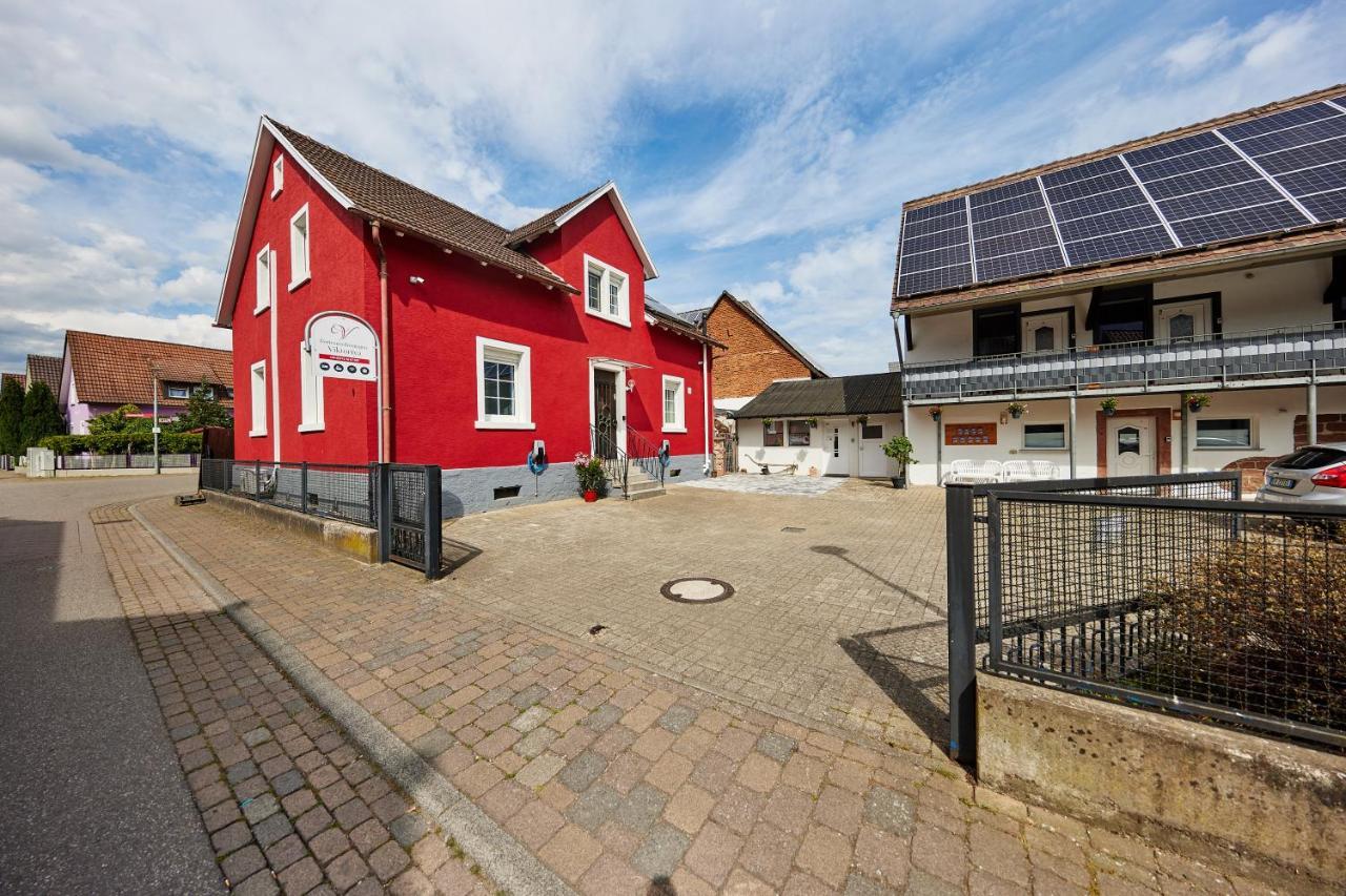 Gaestehaus Viktoriya Nur Wenige Minuten Zum Europa-Park Rust Bagian luar foto